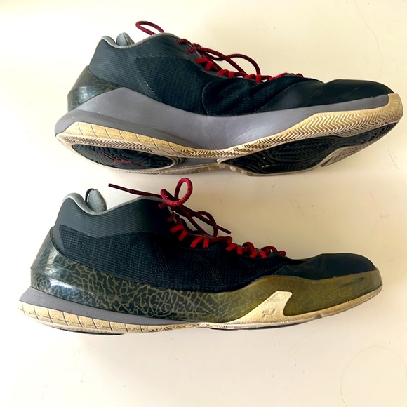 Original Nike Air Jump Man logo Black & Red men’s Shoes, gently preloved.Size 12 - Picture 4 of 12